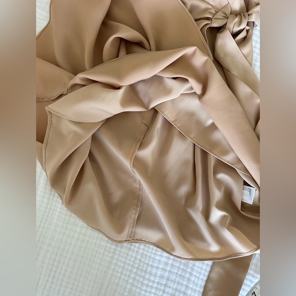 Gianni Bini One Shoulder Wrap Waist Mini Dress in Champagne Gold, Size 6 - Picture 10 of 13